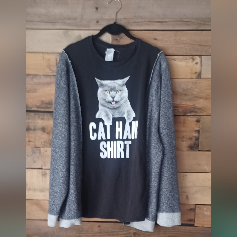 Upcycled Graphic T-shirt Cat Hair Shirt for Cat Lovers - Picture 3 of 9